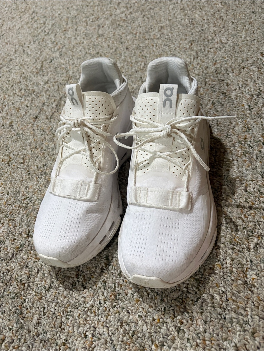 White women’s ON CLOUD shoes - Picture 3 of 3